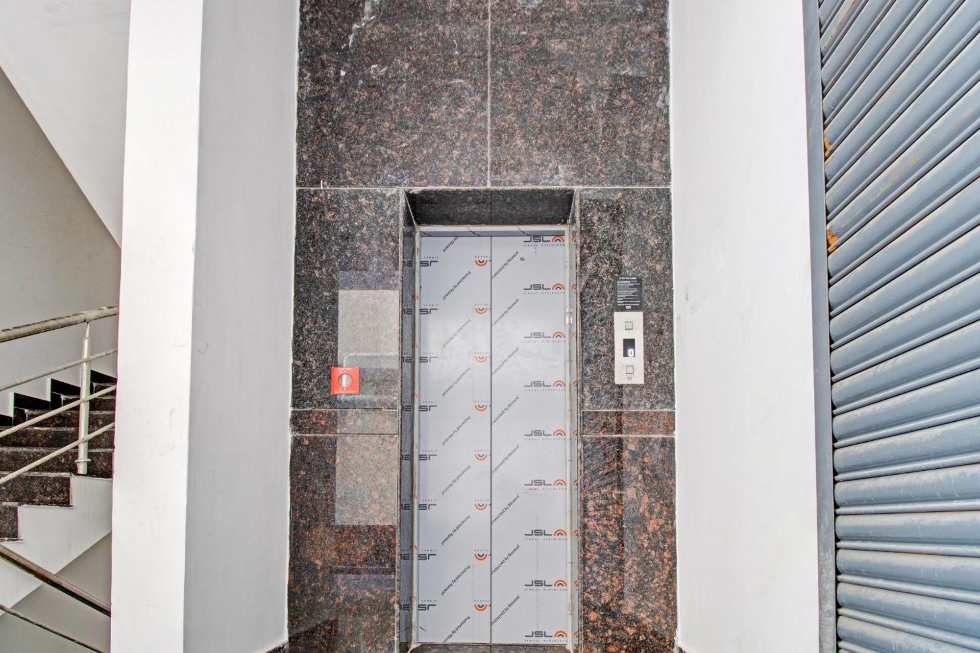 Super Collection O Petals Otium Business Hotel Bangalore Exterior foto